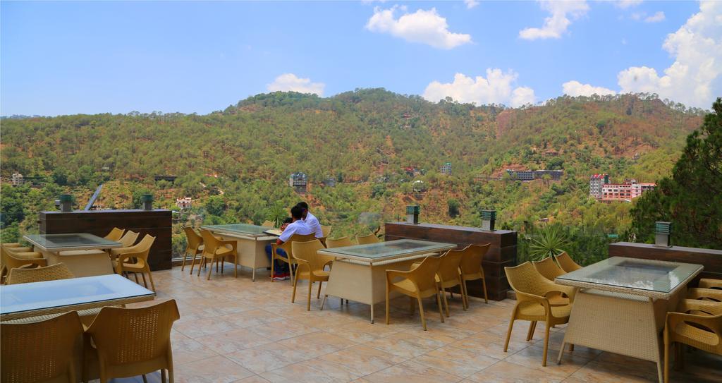 Hotel Whispering Winds Kasauli Exterior foto
